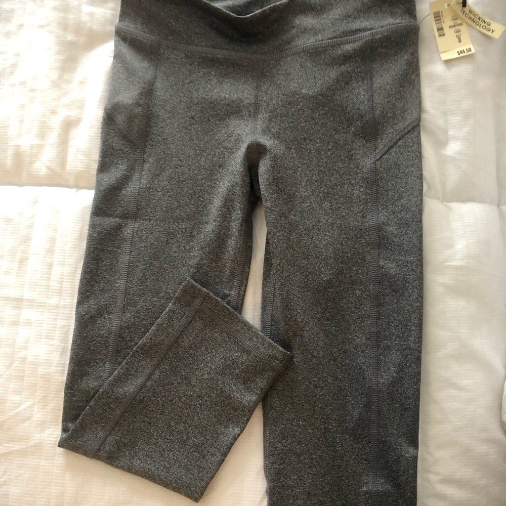 NWT grey cropped leggings best booty ever